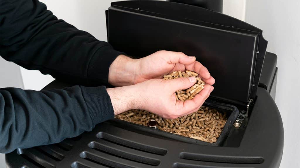 Quelle est la consommation électrique réelle d’un poêle à granulés ?